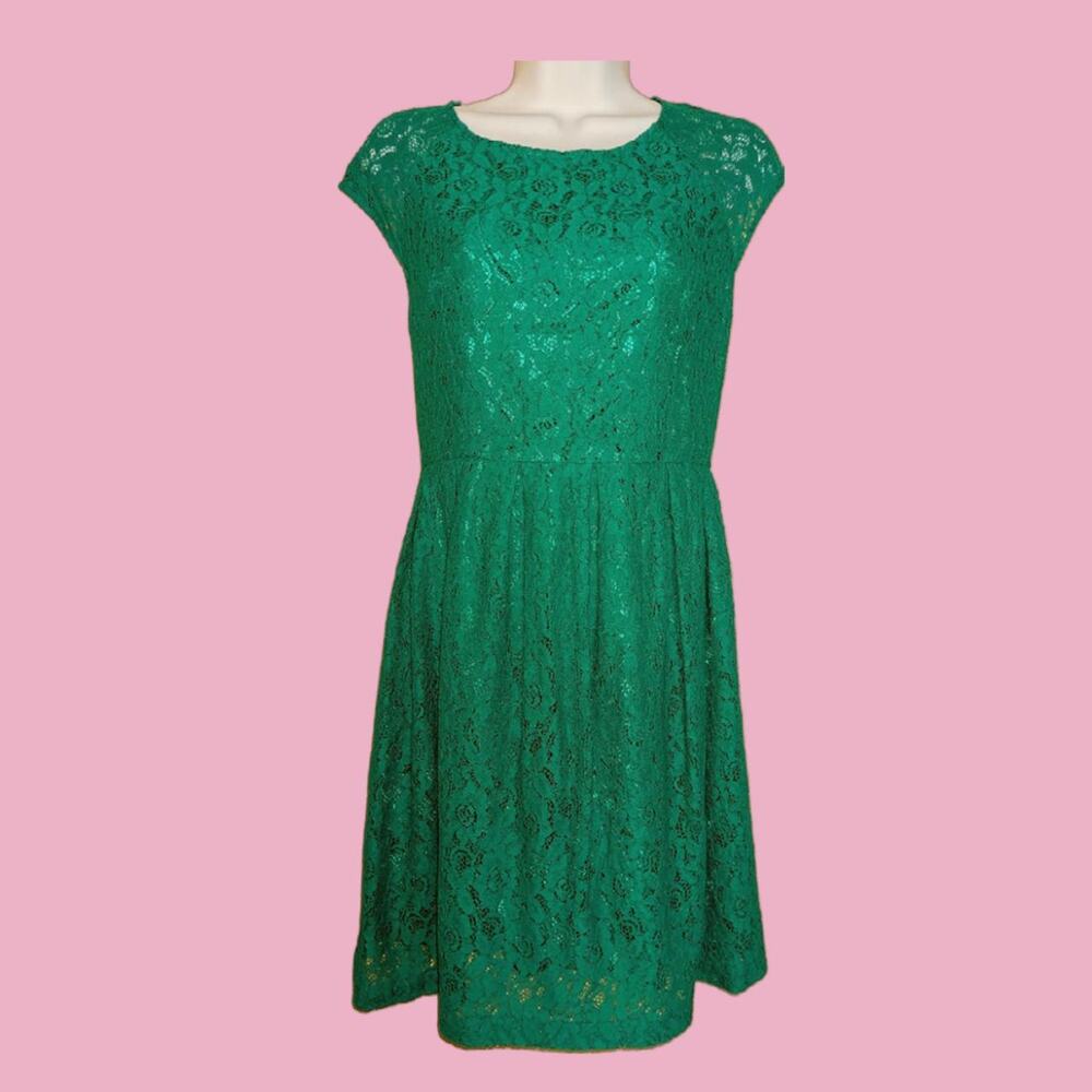 Retro Emerald Green Lace Cap Sleeve Cocktail Dress by Forever 21